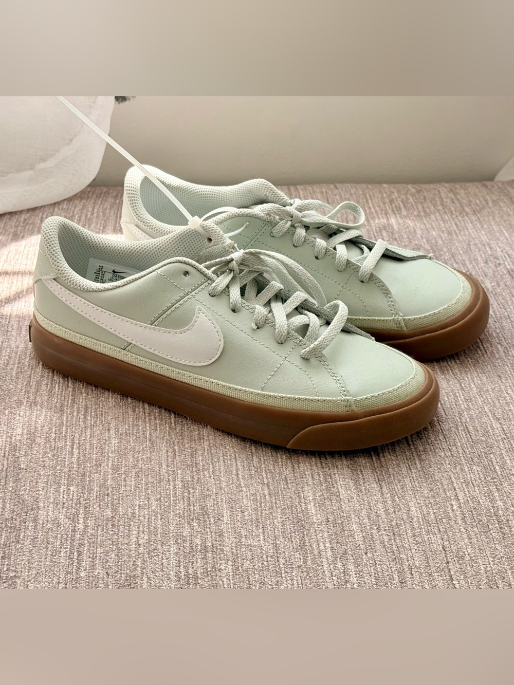 Nike Kid’s Court Legacy Mint Green Leather Low-Top Sneakers with Gum Sole US4Y